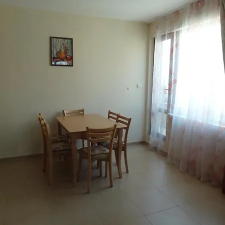 Comfortable Three-room דירה פומורי