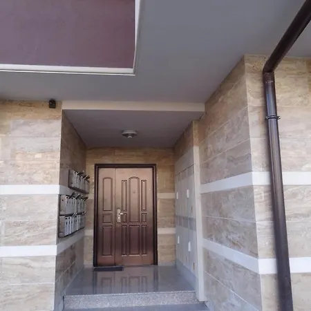 Comfortable Three-room דירה פומורי
